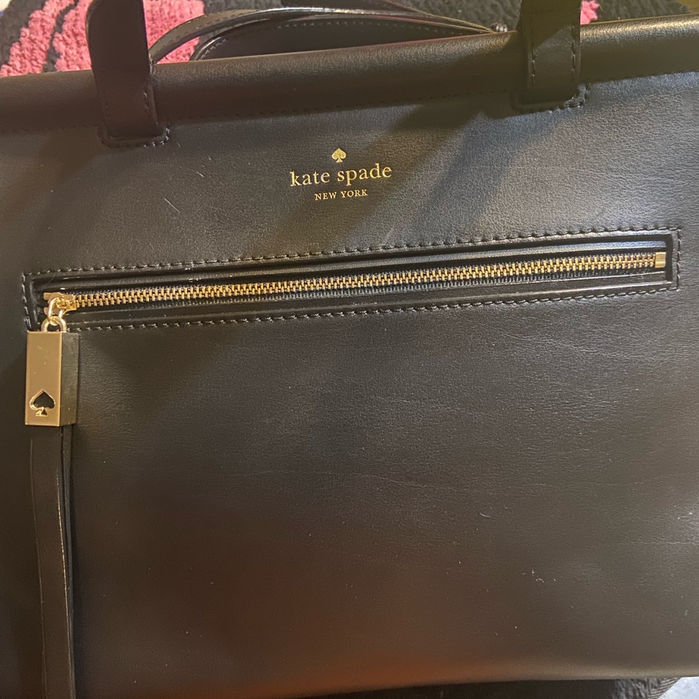 Pre love. In good condition kate spade Black Leather Wallet with Gold Zip Detail
